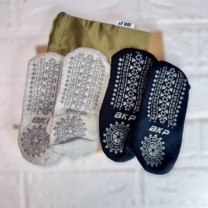 New Yoga Grip Socks 2 Pair